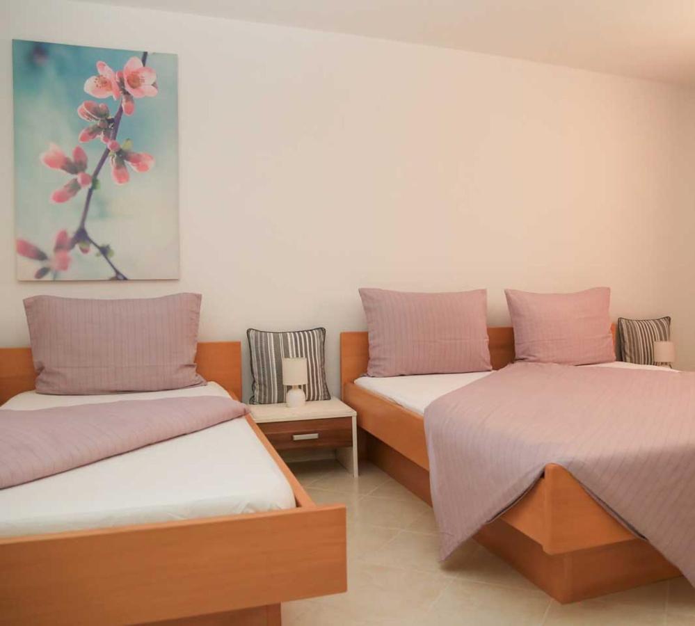 Adrian-Apartments-51511-Malinska-Otok-Krk Primorska 21 Exteriör bild