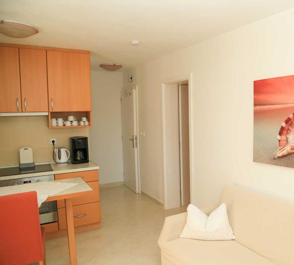 Adrian-Apartments-51511-Malinska-Otok-Krk Primorska 21 Exteriör bild