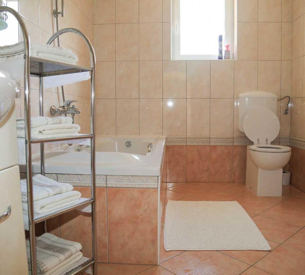 Adrian-Apartments-51511-Malinska-Otok-Krk Primorska 21 Exteriör bild